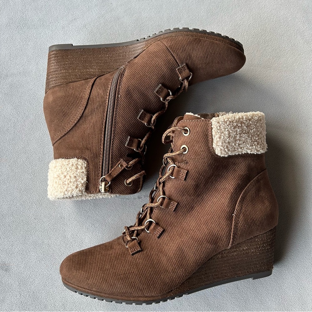 Dr. Scholl’s ~ Charmer Wedge Boot ~ Women’s Size 9